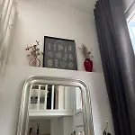 Apartment Lovely Little Duplex House Paris