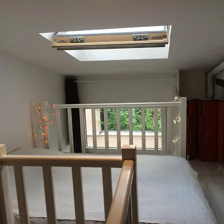 Lovely Little Duplex House アパート パリ