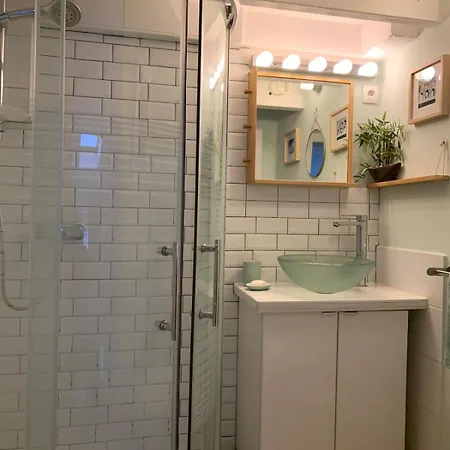 Lovely Little Duplex House アパート パリ