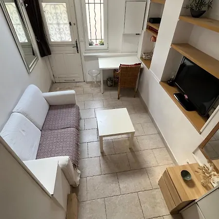 Lovely Little Duplex House Paris