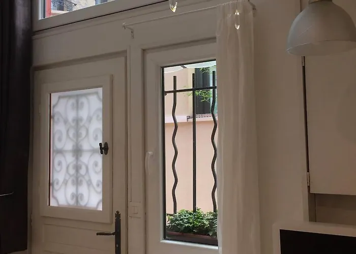 Lovely Little Duplex House *